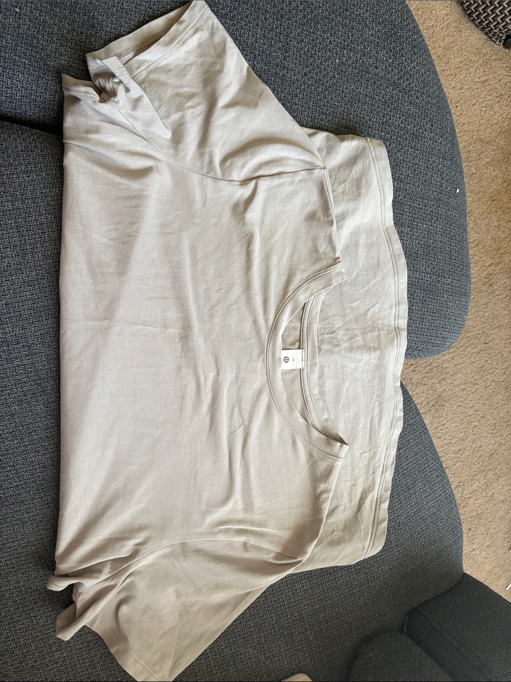 Lululemon women’s shirt
